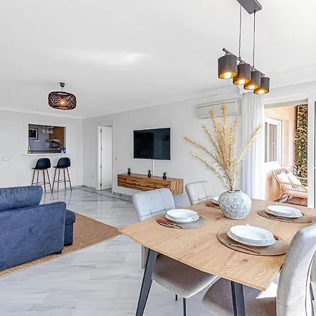 Stunning Sea And Mountains Views Close To The ! Apartment