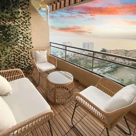 Stunning Sea And Mountains Views Close To The ! شقة بينالماذينا