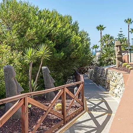 Stunning Sea And Mountains Views Close To The ! شقة